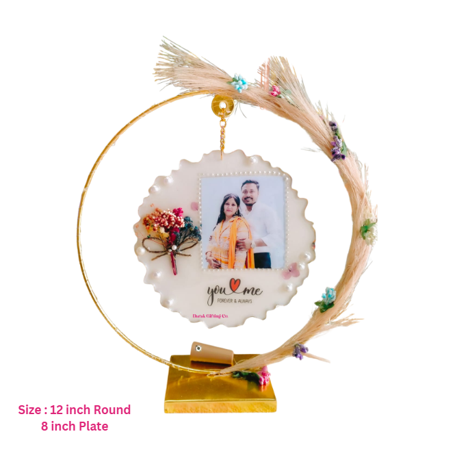 Darak Gifting Co. Personalised Resin Art Hanging Plate 12 inch Round | 8 inch Photo Plate, Romantic Couples Theme, Dried Floral Decor, Gold Ring Stand, Custom Photo Print